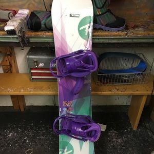 Snowboard and bindings